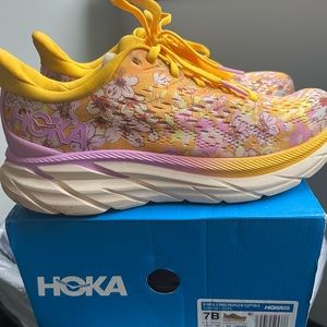 Women’s Hoka/Free People Collab Floral Pattern Clifton 8. Size 7